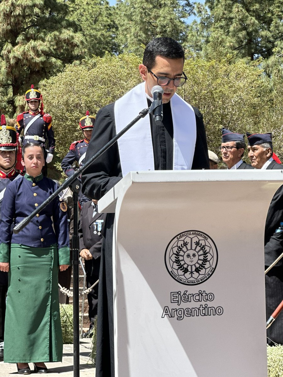 Granaderosarg's tweet image. De esta forma fue puesto en funcionamiento el nuevo destacamento de la ciudad de Mendoza del Regimiento de Granaderos a Caballo junto al Ministro de Defensa y al Jefe del Ejército🐴🇦🇷
#SiempreEjercito  #HerederosDelLibertador #UnRegimientoConHistoria #SomosHistoriaViva
