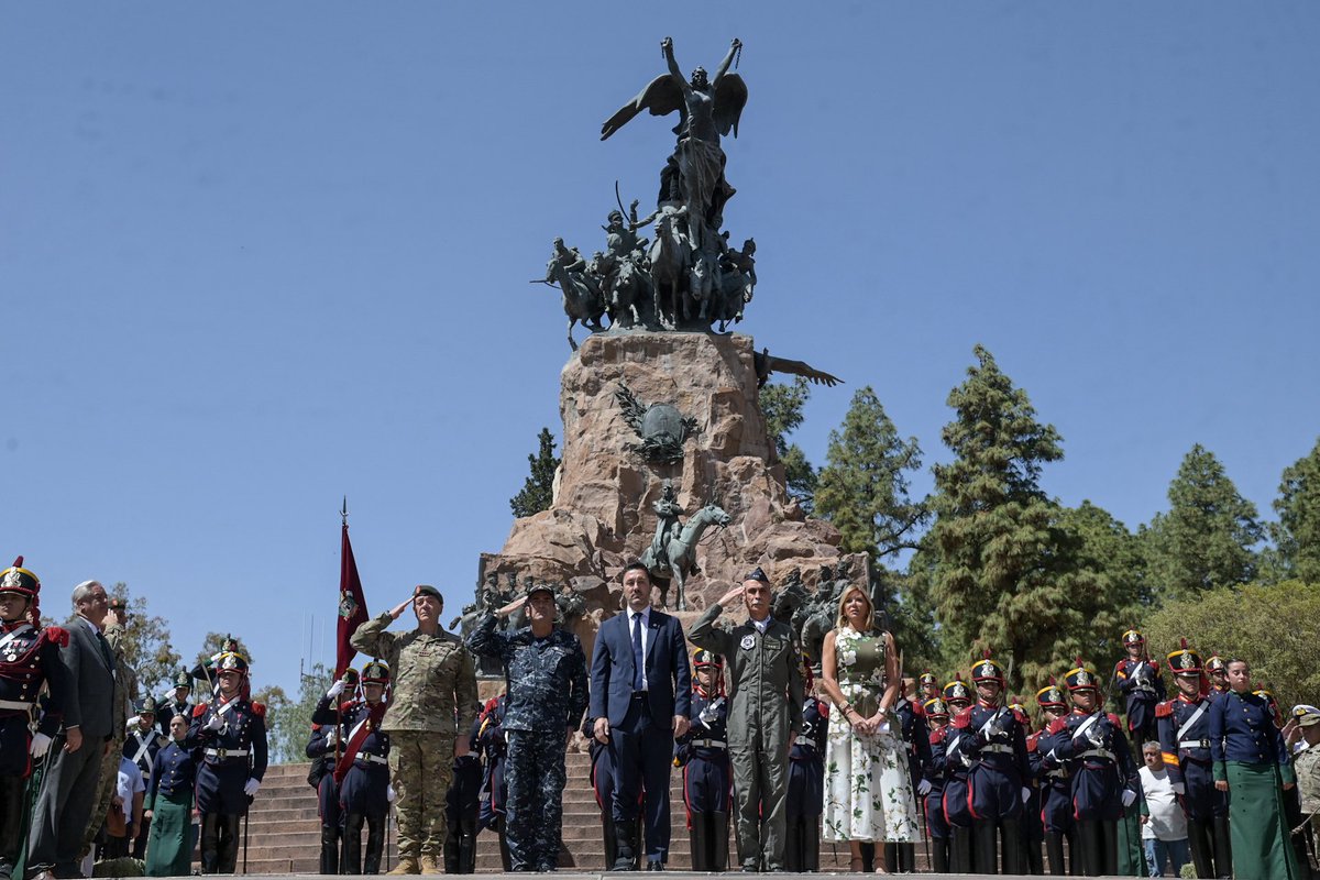 luispetri's tweet image. Hoy en Mendoza, capital nacional de la libertad, dimos un paso histórico: el regreso permanente de los @Granaderosarg, cumpliendo el compromiso del Presidente @JMilei con saldar una deuda pendiente con la cuna de la gesta sanmartiniana.

El nuevo destacamento honra a los hombres…
