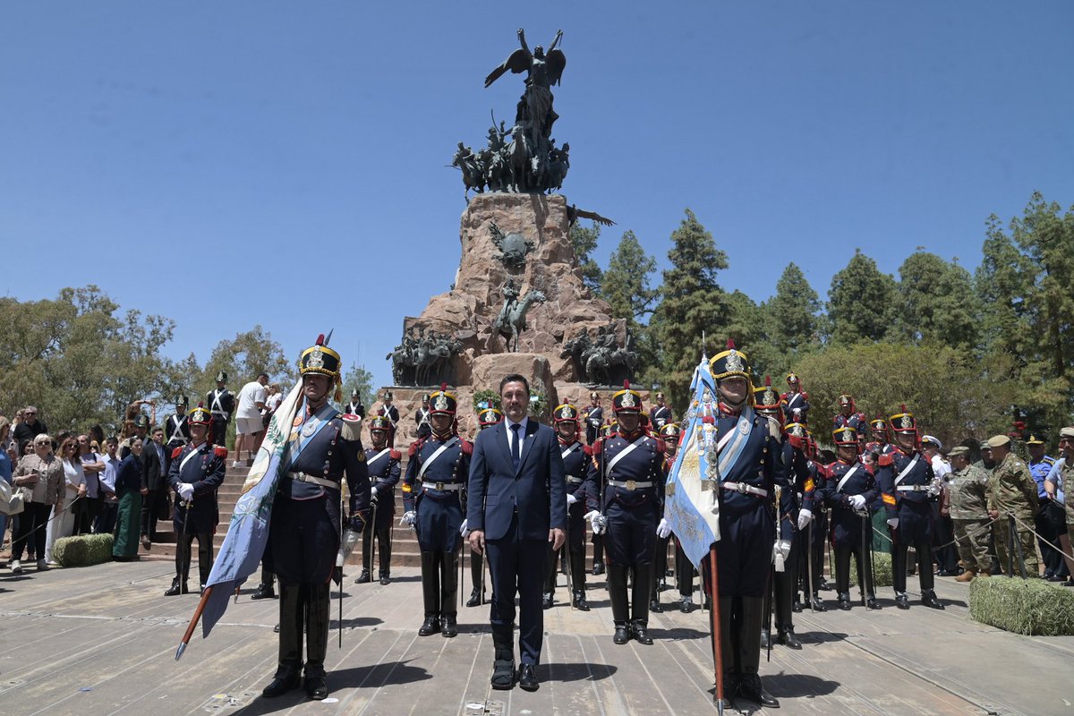 luispetri's tweet image. Hoy en Mendoza, capital nacional de la libertad, dimos un paso histórico: el regreso permanente de los @Granaderosarg, cumpliendo el compromiso del Presidente @JMilei con saldar una deuda pendiente con la cuna de la gesta sanmartiniana.

El nuevo destacamento honra a los hombres…