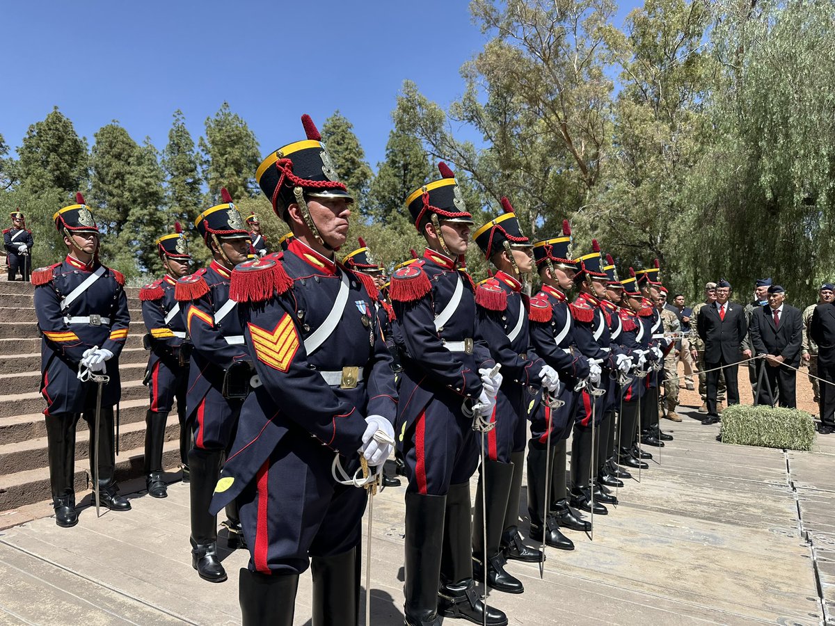 Granaderosarg's tweet image. De esta forma fue puesto en funcionamiento el nuevo destacamento de la ciudad de Mendoza del Regimiento de Granaderos a Caballo junto al Ministro de Defensa y al Jefe del Ejército🐴🇦🇷
#SiempreEjercito  #HerederosDelLibertador #UnRegimientoConHistoria #SomosHistoriaViva