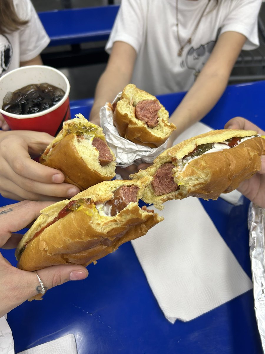 guismg_'s tweet photo. Es se mi agrado informarles que 
YA HAY HOT DOGS EN PRICESMART 🌭 https://t.co/lC1LiD8bQ4