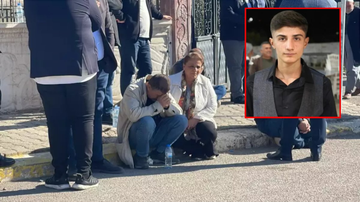 ✍️ ANALAR DEĞİL ZORBALAR AĞLASIN
Şanlıurfalı çocuk işçi Muhammed 15 yaşında öldürüldü.

Bozova’da bir marangoz atölyesinde çalışıyordu. Kalfası Habip A. ve bir arkadaşı, “eğlence olsun diye” Muhammed’in ellerini bağladılar ve hava kompresörü ile ahlaksızca, hayasızca işkence