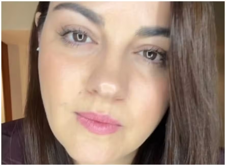 quem's tweet image. Maite Perroni, ex integrante do grupo RBD abriu debate sobre corpos reais após receber críticas sobre o seu peso. A cantora abre o vídeo dizendo: &quot;Oi, sou Maite Perroni e peso 72 kg. E vocês não me viram quando eu pesava 94 kg. Nunca pensei que o meu peso se tornaria um tema tão…