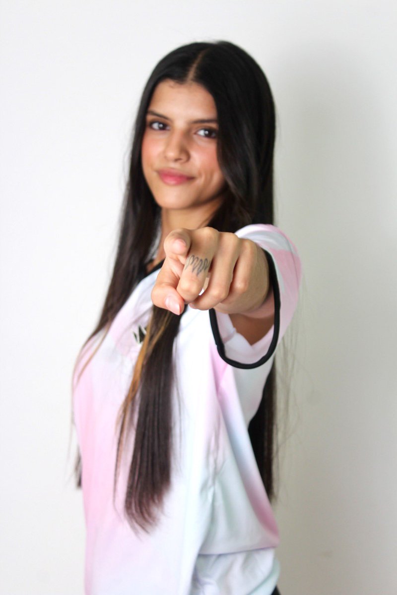 fri_avila's tweet image. Sigo en negociaciones con AKV pero se me habilitó a escuchar ofertas de cara al 2026.
Me encuentro F/A como player enfocada en roles como smoker/iniciador/flex 
F/A como AC buscando el crecimiento con un gran análisis del juego
Con mucho compromiso y disponibilidad en ambas🫶