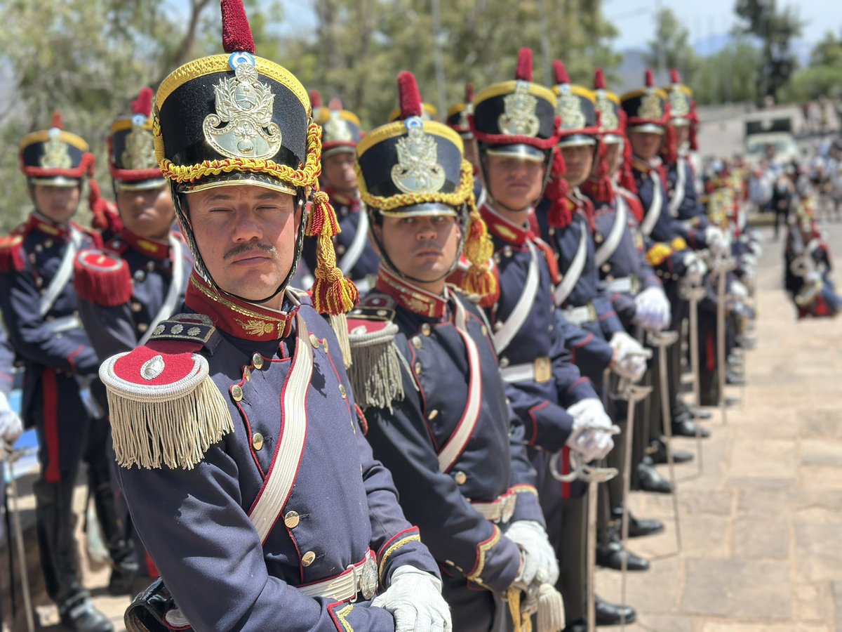 Granaderosarg's tweet image. De esta forma fue puesto en funcionamiento el nuevo destacamento de la ciudad de Mendoza del Regimiento de Granaderos a Caballo junto al Ministro de Defensa y al Jefe del Ejército🐴🇦🇷
#SiempreEjercito  #HerederosDelLibertador #UnRegimientoConHistoria #SomosHistoriaViva