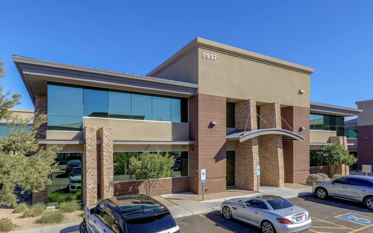 🏢 New to Market: 8937 E Bell Rd, North Scottsdale

±8,516 SF high-end office/medical space with Loop 101 access, mountain views, pull-up parking, and nearby dining &amp; retail.

🔗 Explore virtual tour &amp; similar listings: na2.hubs.ly/H021L_h0