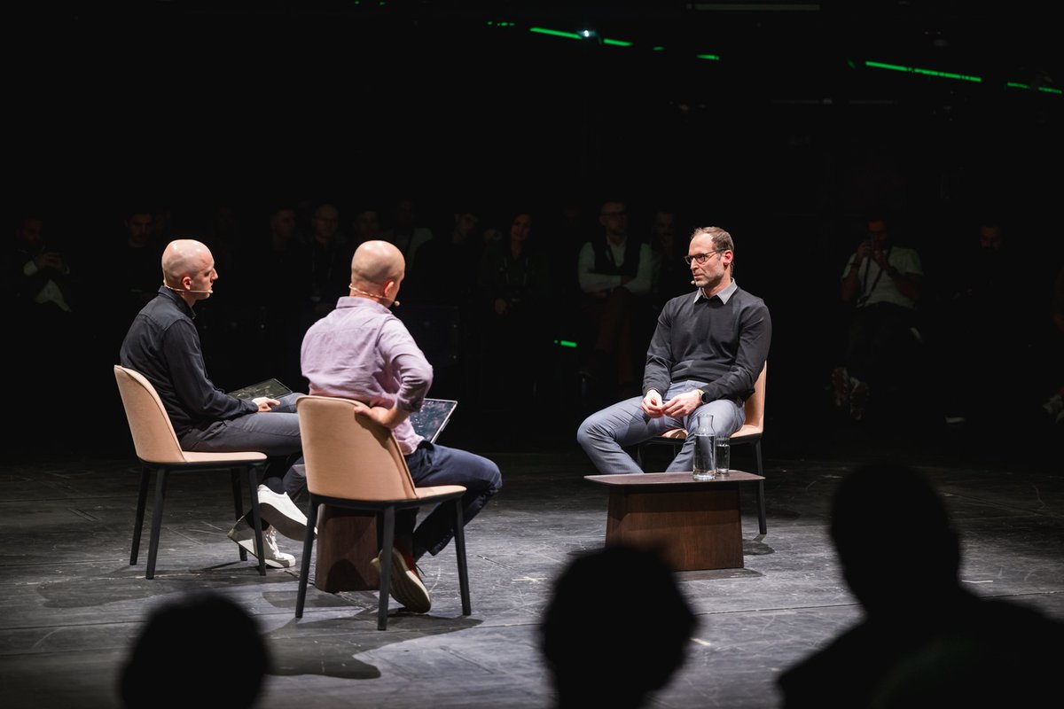 Petr Cech tweet media