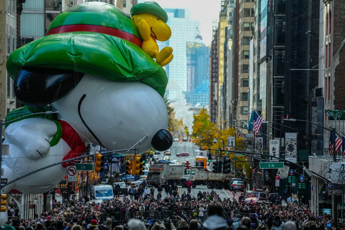 nycgov's tweet image. Thanksgiving Day is just around the corner, and so is the iconic Macy’s Thanksgiving Day Parade.

With amazing performances and brand new balloons, this is an event you don’t want to miss!
