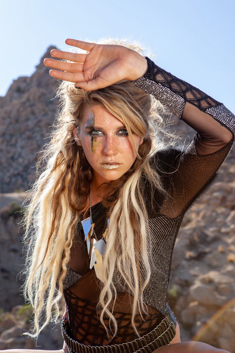 "BUTTERSCOTCH" OUT NOW !!

kesha.lnk.to/AC15