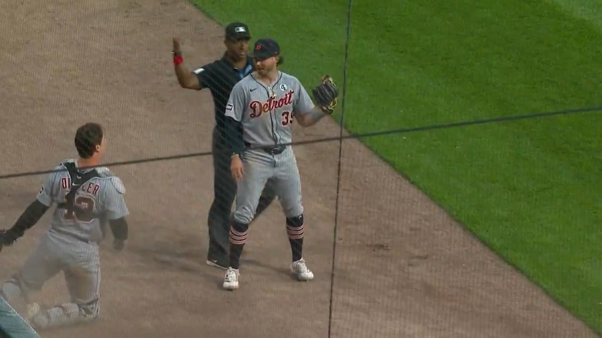 Presenting the Top 100 Plays of the 2025 season!

No. 100: The @Tigers pull off an impressive juggling act 🤹 