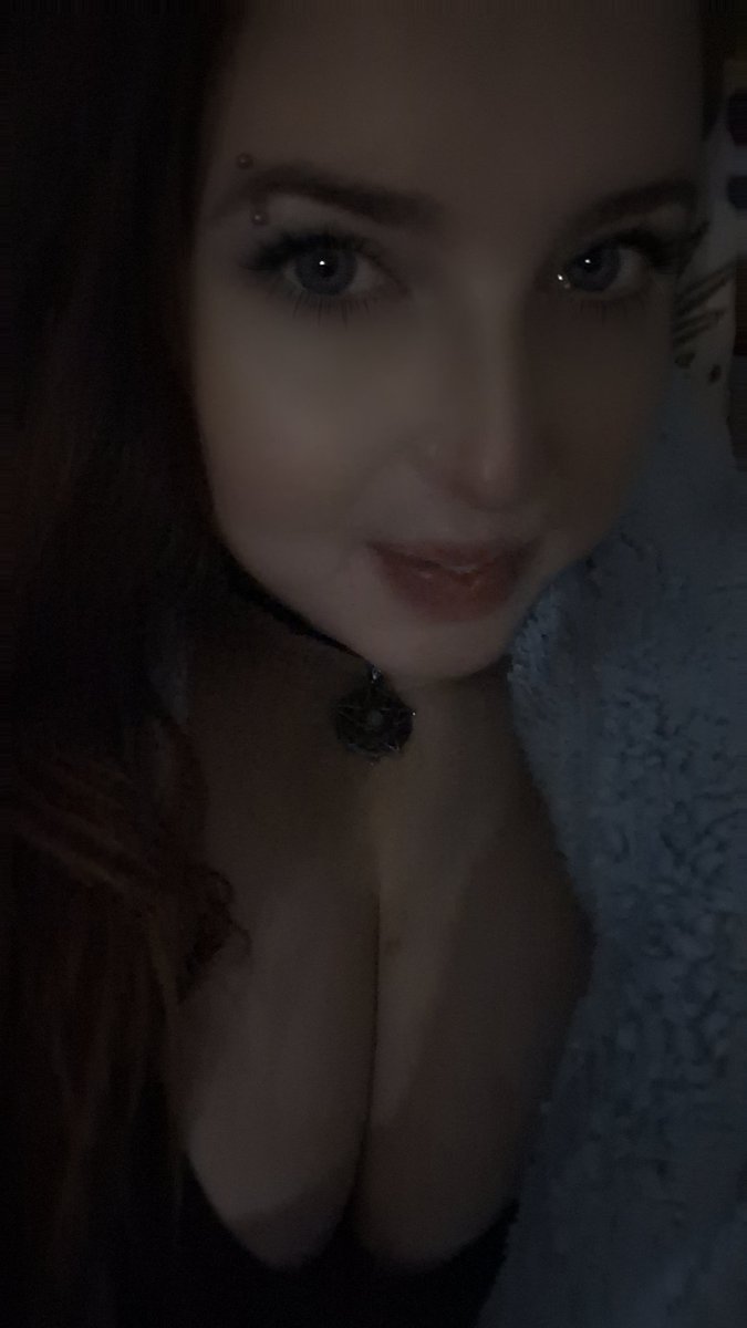 Went and got my eyebrow piercing changed after my MRI yesterday. Whilst there decided to get two new piercings, you can't see them on this picture though 🤭😜 #gamergirl #gamers #piercings #alt