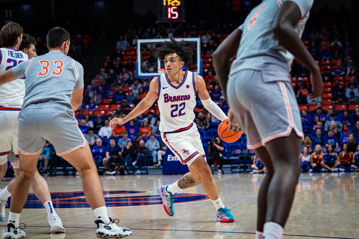 bronchombb's tweet photo. 🐎

#NextLevelBronchos https://t.co/10REa9VVg8