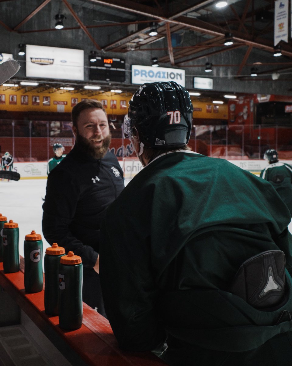HFXMooseheads's tweet image. GameDay smiles from Baie-Comeau 😀 #GoMooseGo