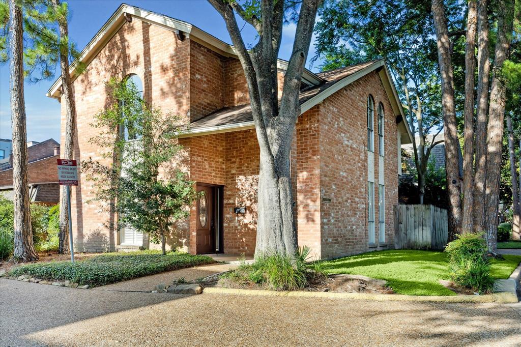 HintonHomeTeam's tweet image. $325K | 3BD 2.5BA | 2,392 SF corner-lot townhome w/ open kitchen, private patio, new HVAC &amp;amp; 2-car garage.
Pool + clubhouse community | Spring Branch ISD | Near Terry Hershey Park.

📞 Michelle Hinton 832-795-2246
#HoustonRealEstate #CompassHouston