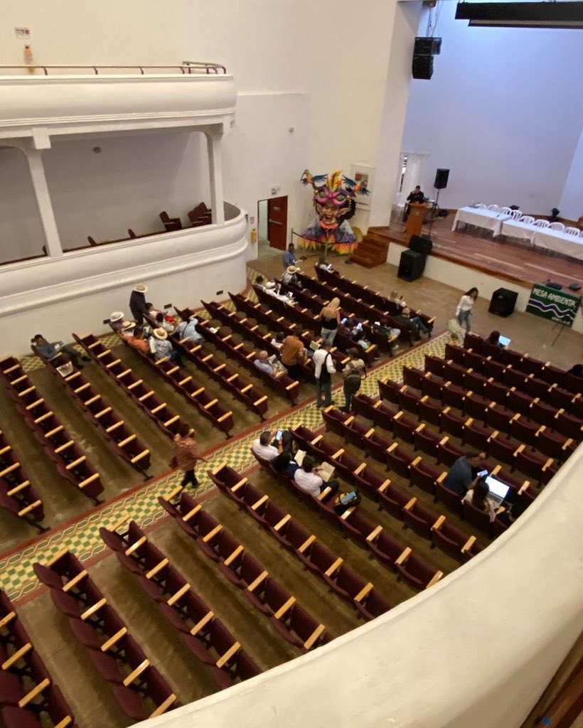 Recordarle al viceministro de papel que así se veía el recinto donde “socializaron” las APPA en Jericó.
Es una medida ilegítima sin participación real de la comunidad.
<a href="/CConstitucional/">Corte Constitucional</a> tiene la última palabra. Esperamos sea en bien de la gente del territorio #NoALasAPPA