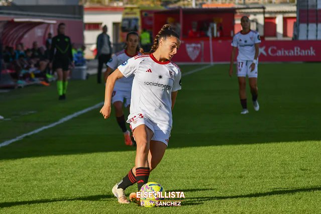 elsevillistacom's tweet image. 🗣️ Inma Gabarro: &quot;Estamos en un momento muy dulce ahora y hay que aprovechar eso&quot;

#️⃣ #TDSDeporte #SevillaFCFem #SevillaFC #LigaFMoeve  

✍🏼 @Pasion_SFC_ 
📷 Eloy Sánchez

🔗 elsevillista.es/2025/11/inma-g…