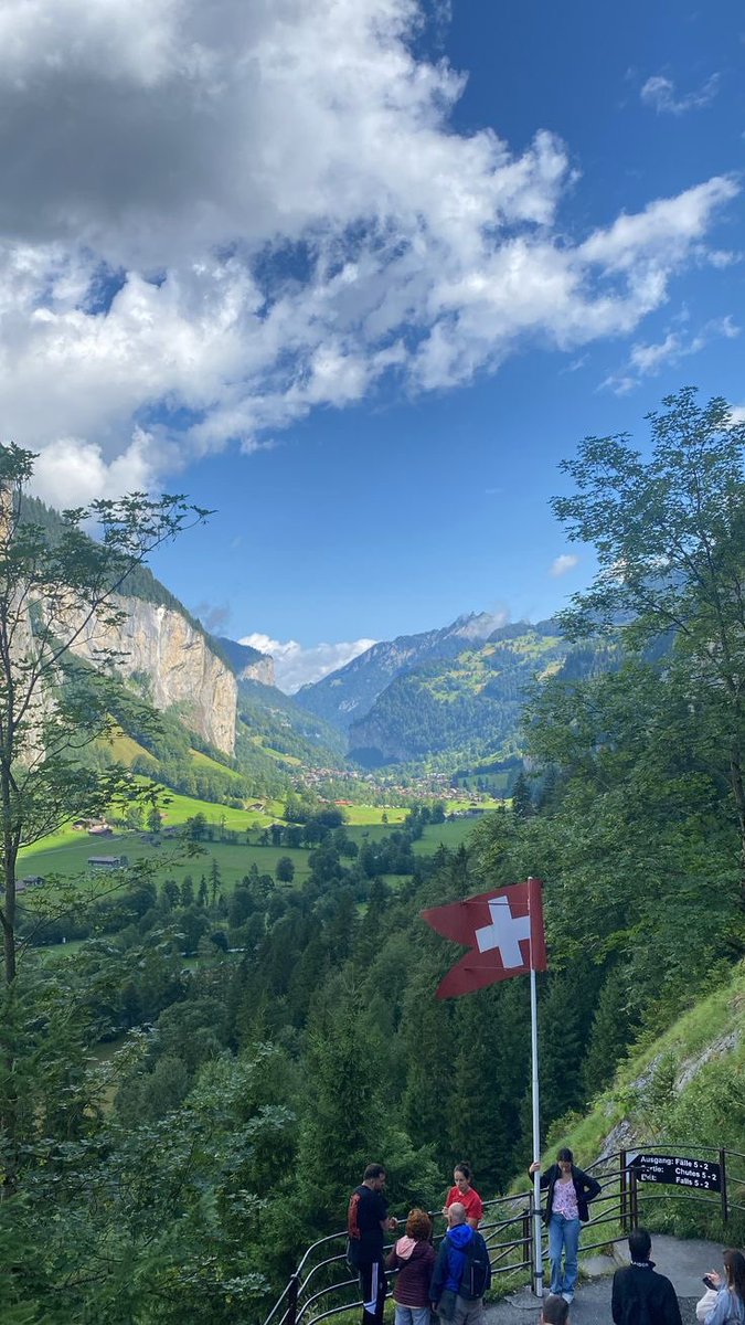 انتهت إجازتنا الحمدلله كانت 3 ايام قضيناها مع الاهل في سويسرا الجميلة 🤍

الان هنا (🇸🇦🤍❤️)