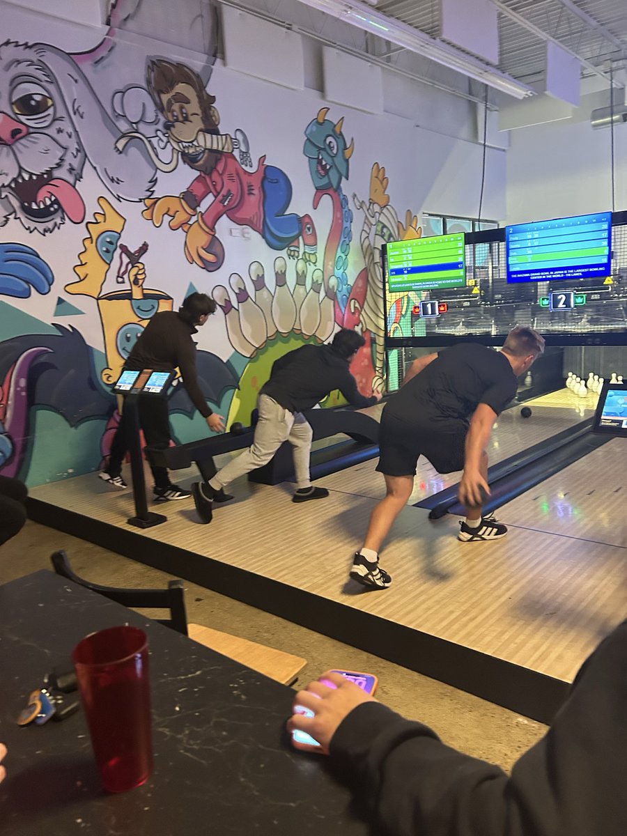 CoachDintz41's tweet image. Congrats to our champion @SamBond_99! 🦆 🎳