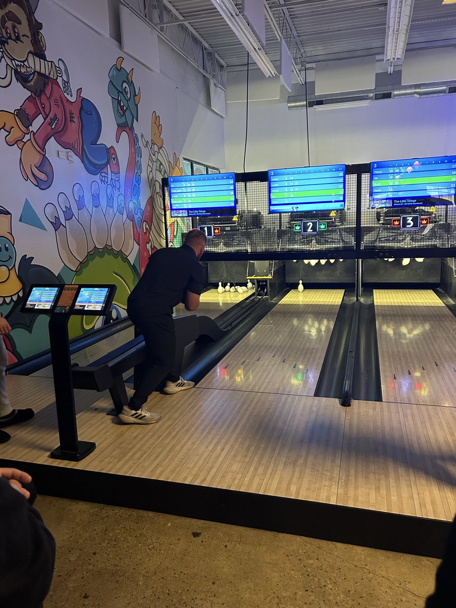 CoachDintz41's tweet image. Congrats to our champion @SamBond_99! 🦆 🎳