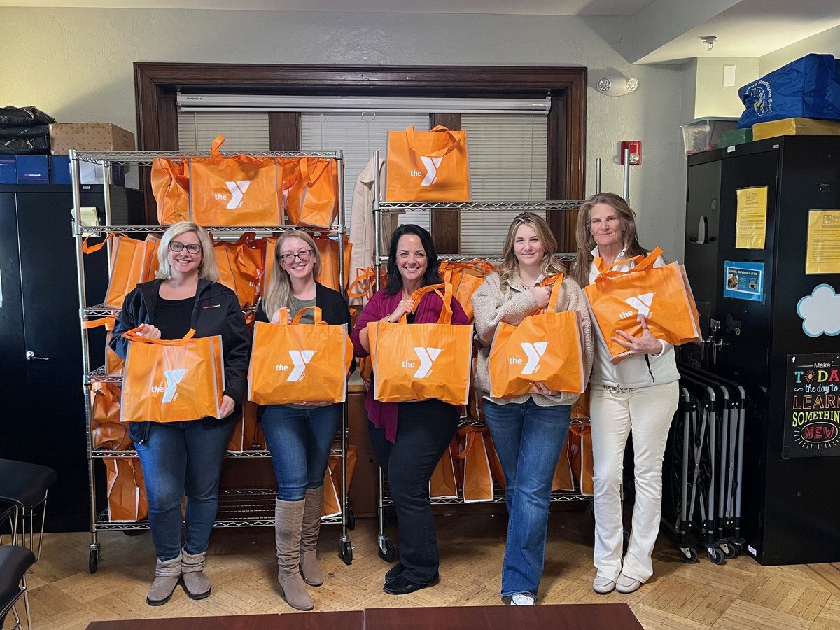 This November, we once again partnered with the Old Colony YMCA to get Thanksgiving dinners to families in need.

Folks in our Taunton office and around the US collected food &amp; cash donations so that we could bring Thanksgiving to over 40 local families.🙌
hubs.la/Q03Vs05Q0