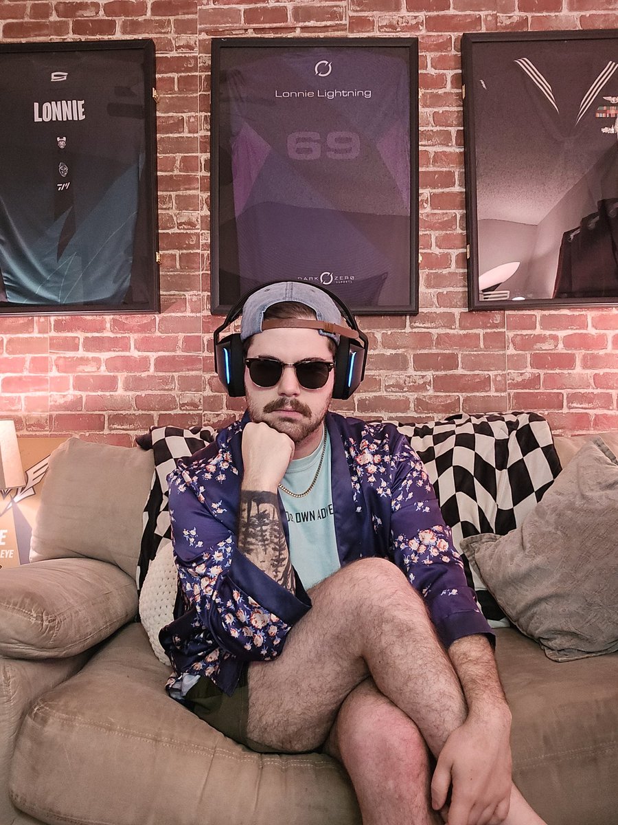 Hey you. 

Im playing games.
twitch.tv/lonnielightning