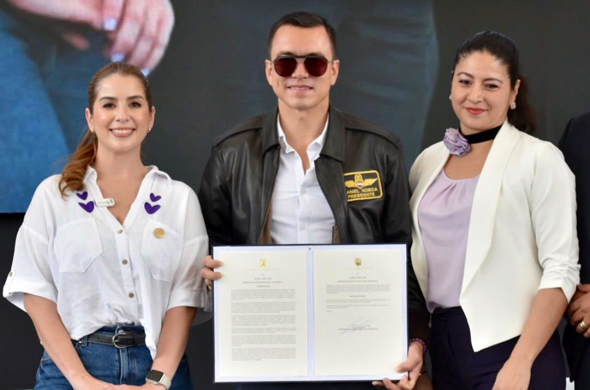 ATancaM's tweet image. Hoy acaba un ciclo que me llevo con profunda gratitud en el corazón. Desde el inicio, hace 2 años el presidente @DanielNoboaOk confió en mí para liderar el Ministerio de la Mujer y hoy el Viceministerio. Gracias por permitirme servir al país a su lado.

Estos 2 años transformaron…