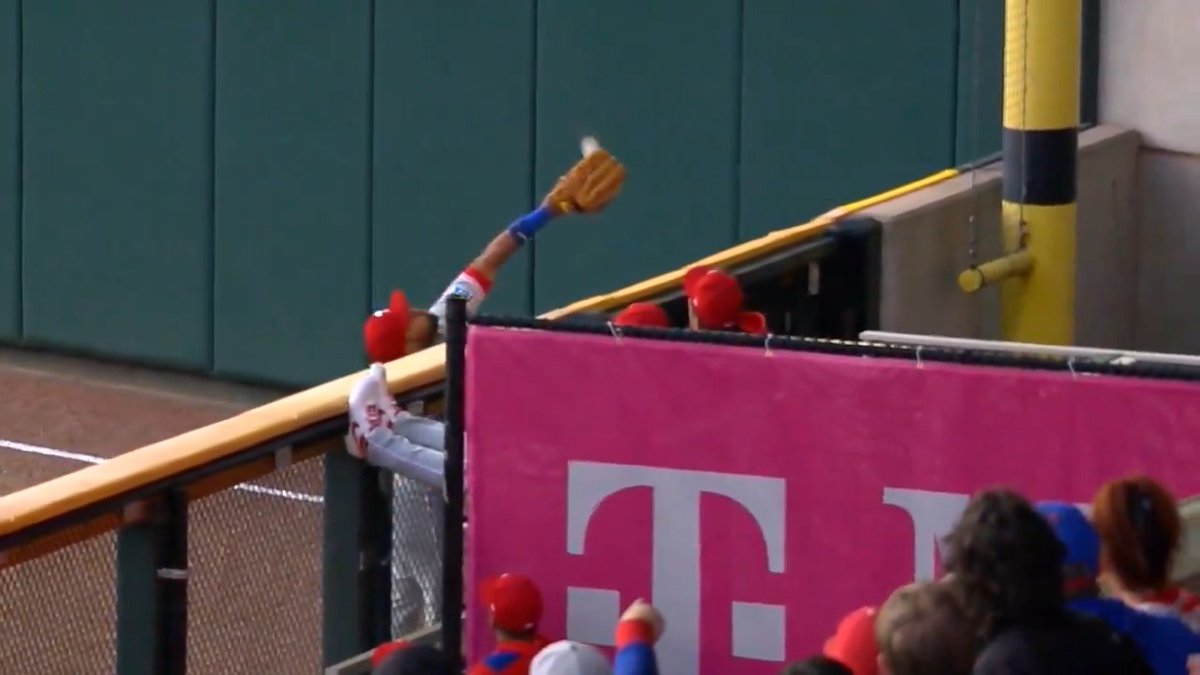 Top Plays of 2025: No. 99

Edmundo Sosa robs a home run in his first ever MLB start in left field! 