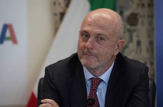 Stai tenendo in scacco il primo canale, cosa sei