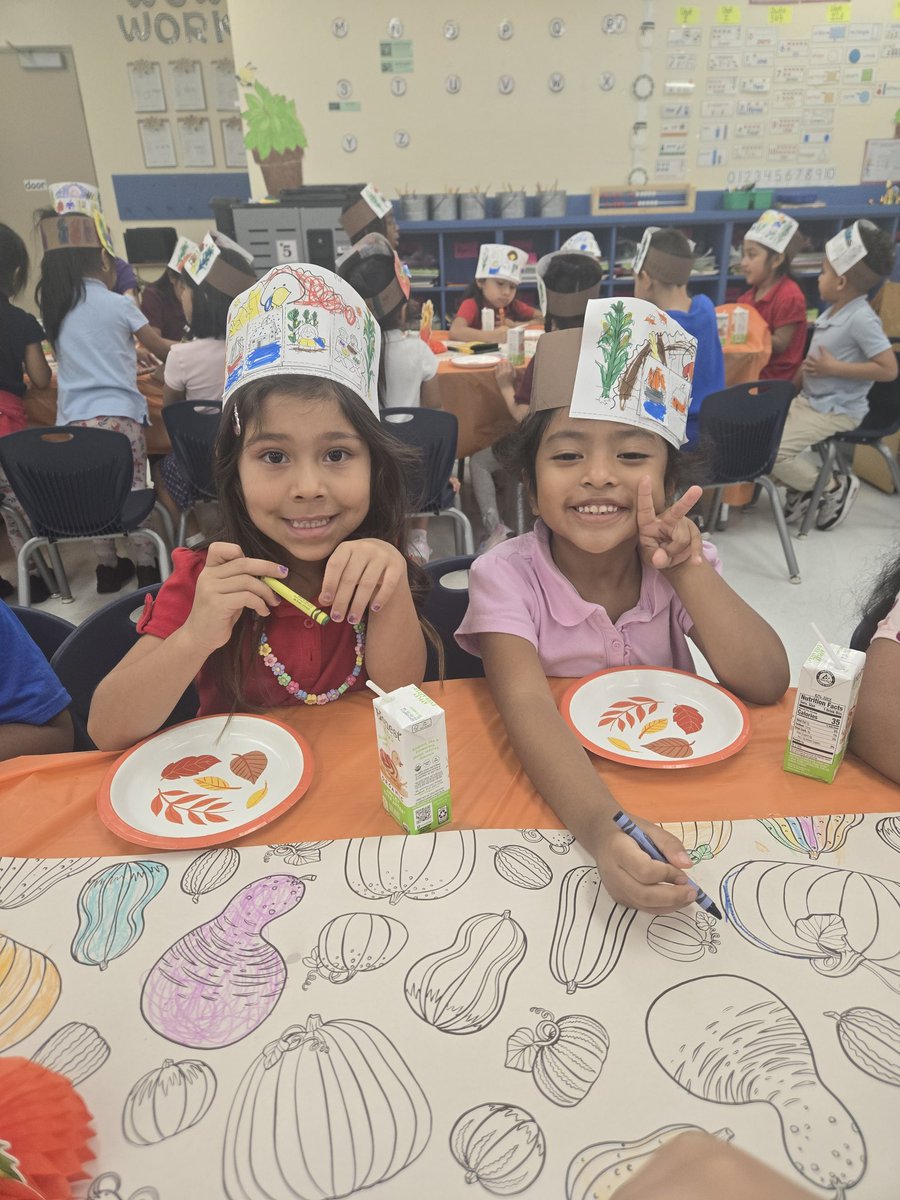 BelvedereBees's tweet photo. Tiny taste-testers in action! 🥧✨
Our kindergarten crew is on a very important mission today: PIE TASTING! 😋
Will apple win their hearts with its sweet crunch, or will pumpkin’s cozy fall vibes take the crown? 🎃🍎 https://t.co/uj5jZp3TkB
