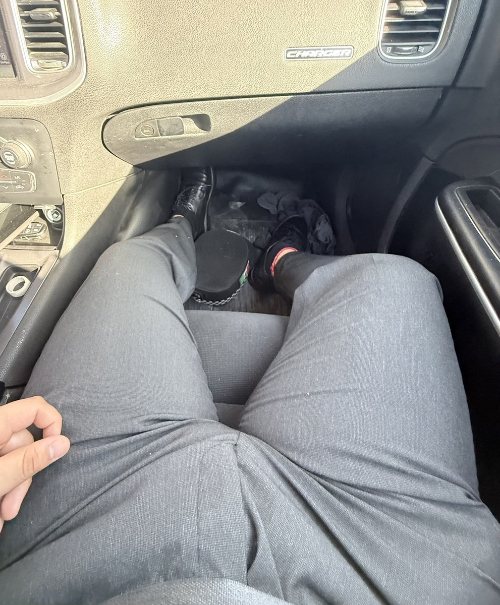 Se me nota un paqueton como si estuviera vergon 🤣 pero más bien es huevón