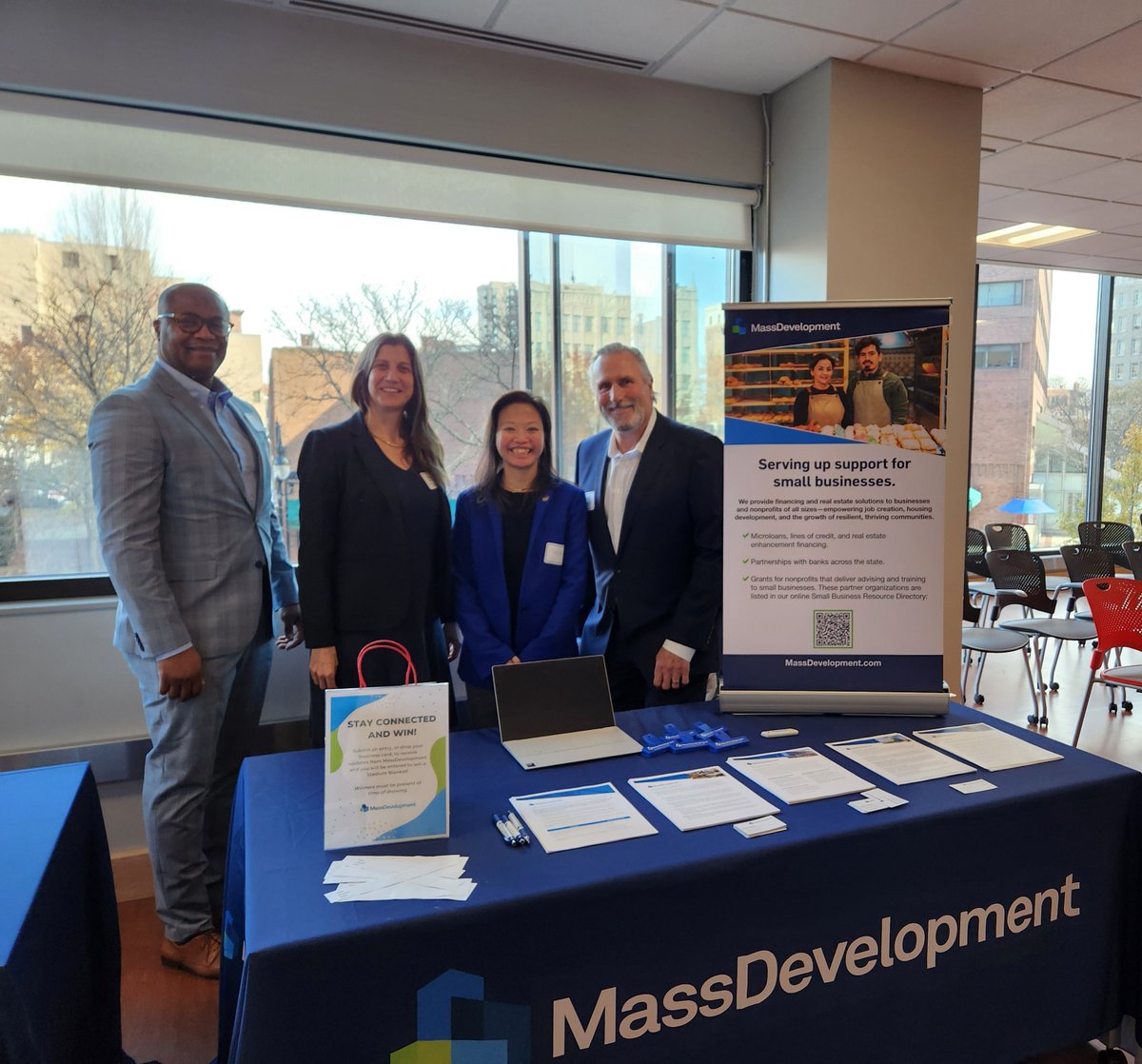 MassDev's tweet image. 60+ small businesses came out to yesterday’s #SpringfieldMA Small Business Resource Forum! Manny Innocent, Karen Damon Carswell, Theresa Ng &amp;amp; Steve Spinney from MassDev highlighted resources available to help small businesses be successful.

Learn more ➡️ bit.ly/4pu2VjQ