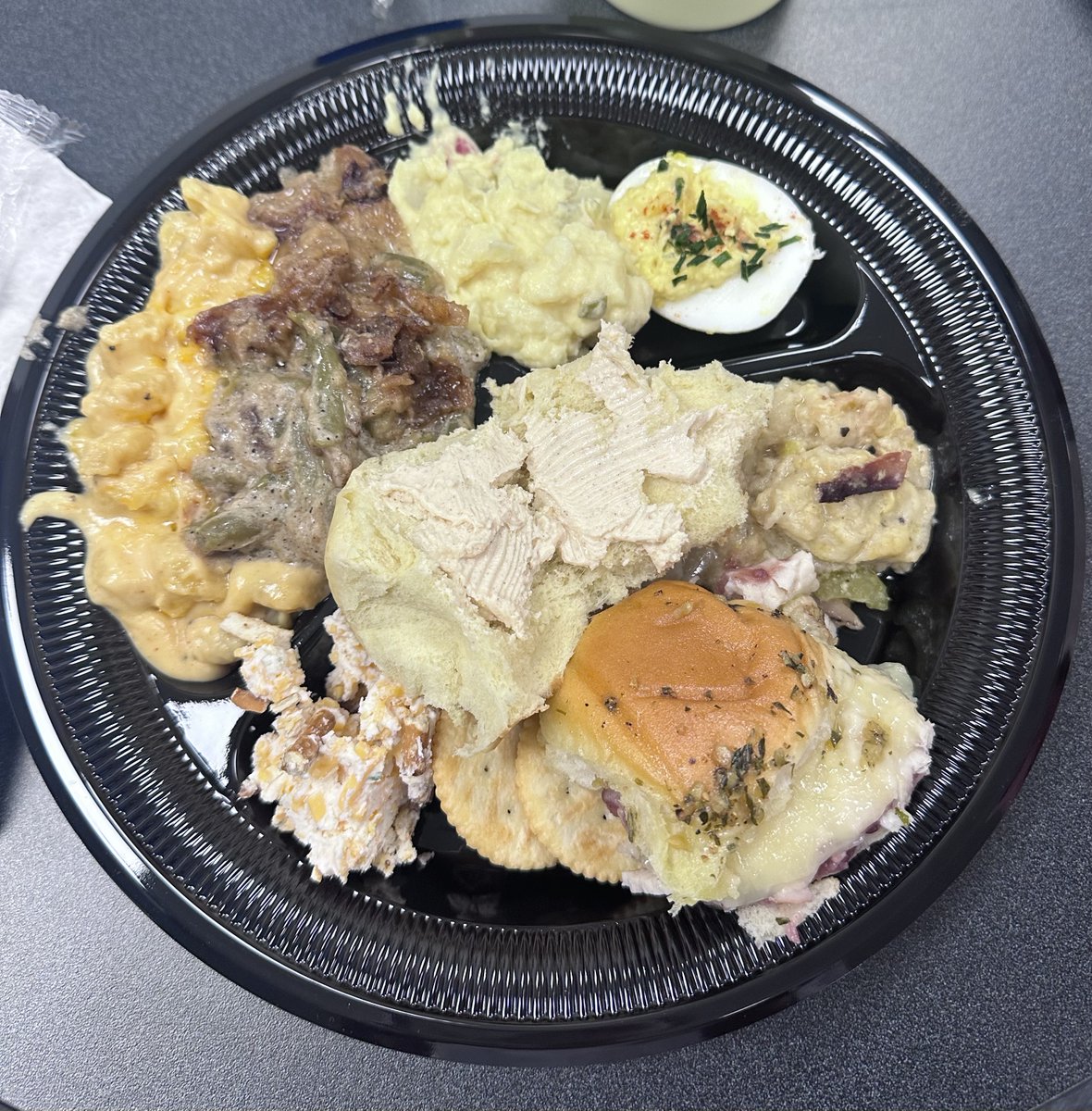 NWSMemphis's tweet image. Happy early Thanksgiving from us here @NWSMemphis!!🦃😊
Today we had a Thanksgiving potluck😋, played some fun Thanksgiving trivia, and shared what each of us are thankful for!