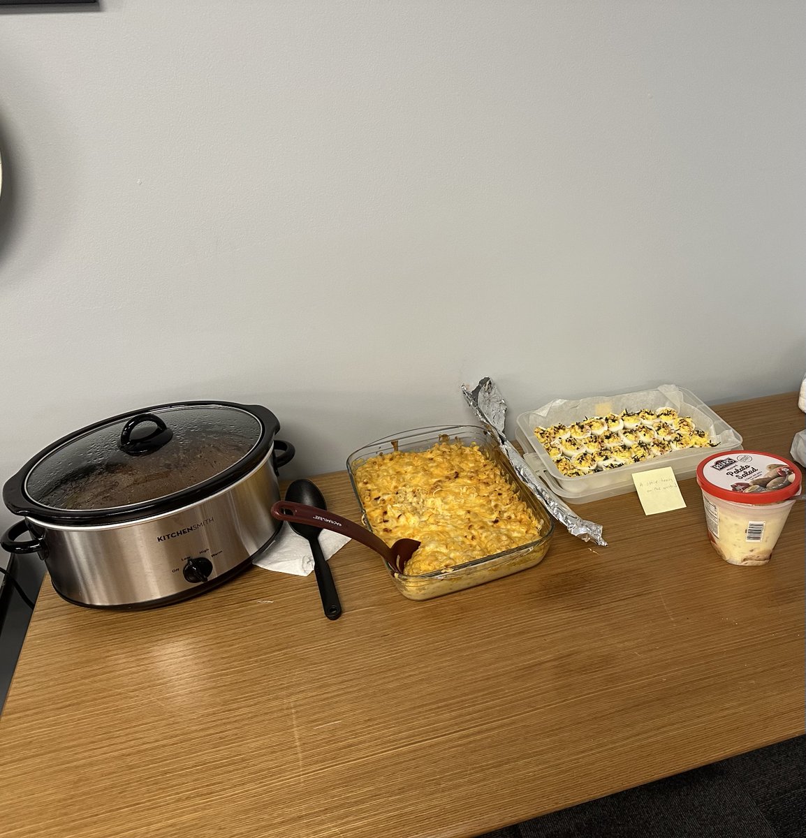 NWSMemphis's tweet image. Happy early Thanksgiving from us here @NWSMemphis!!🦃😊
Today we had a Thanksgiving potluck😋, played some fun Thanksgiving trivia, and shared what each of us are thankful for!