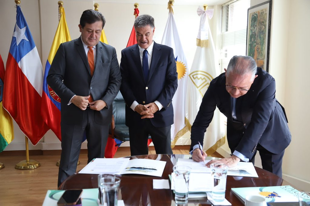 personeriabta's tweet image. La Personería de Bogotá y el Parlamento Andino suscribieron un convenio de cooperación bilateral que consolida una alianza estratégica para fortalecer las acciones conjuntas en derechos humanos, democracia y participación ciudadana en la región.

A través de este instrumento se…