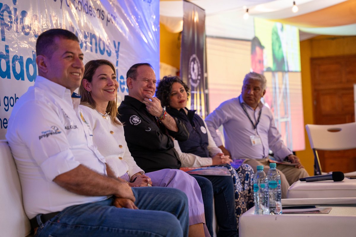 Midesgt's tweet image. El ministro @abelardopintom destacó que la estrategia intersectorial se basa en el #RSHGuate, que permite trabajar con datos y evidencia para focalizar mejor los #ProgramasSociales. 

Entre las prioridades: pisos saludables, agua segura y saneamiento. 🙌🏻📊