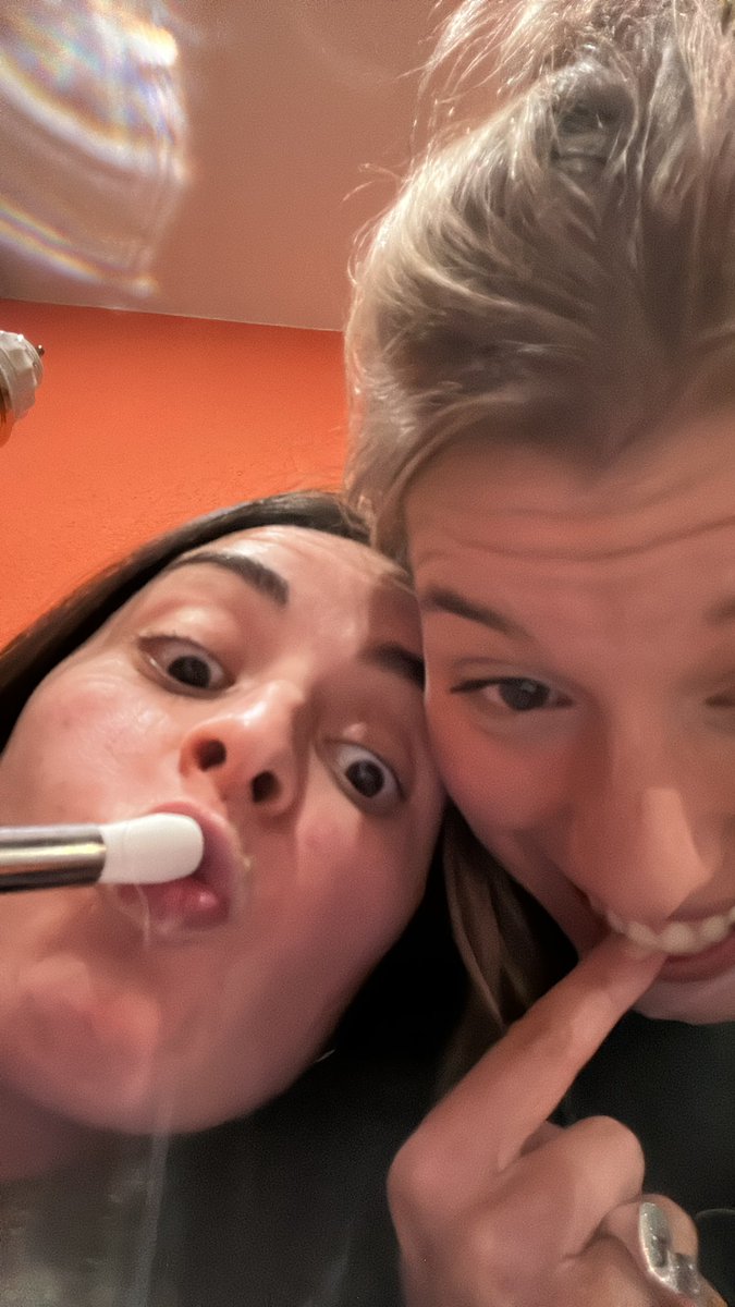 bleencs's tweet image. Nenes el somni de la meva vida es que salveu a la Teyou a ot, si us plau