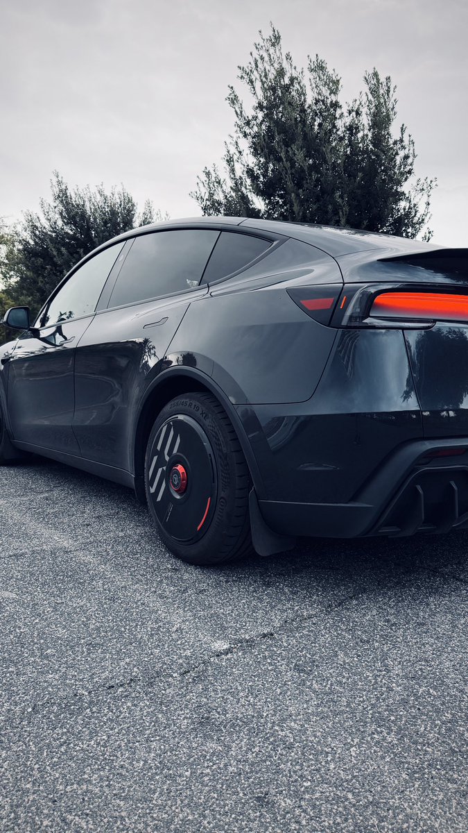 Want better aero + wheel protection in 30
seconds?
HALODISC 2 RTP delivered! Center-lock system, up to 10% efficiency boost, zero hassle
Black Friday: Up to 30% OFF on the entire HALOBLK lineup!
Link in bio!
#haloblk2