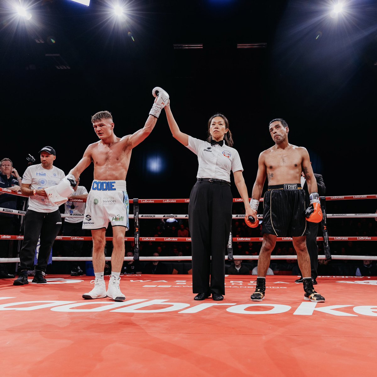 WassermanBoxing's tweet image. 8-0 😤

Codie Smith gets it done in Brighton 🔥

Now live on 5Action 🍿

@Ladbrokes | @SauerlandBros | @Channel5Sport | @InfinitumEnt | #APointToProve