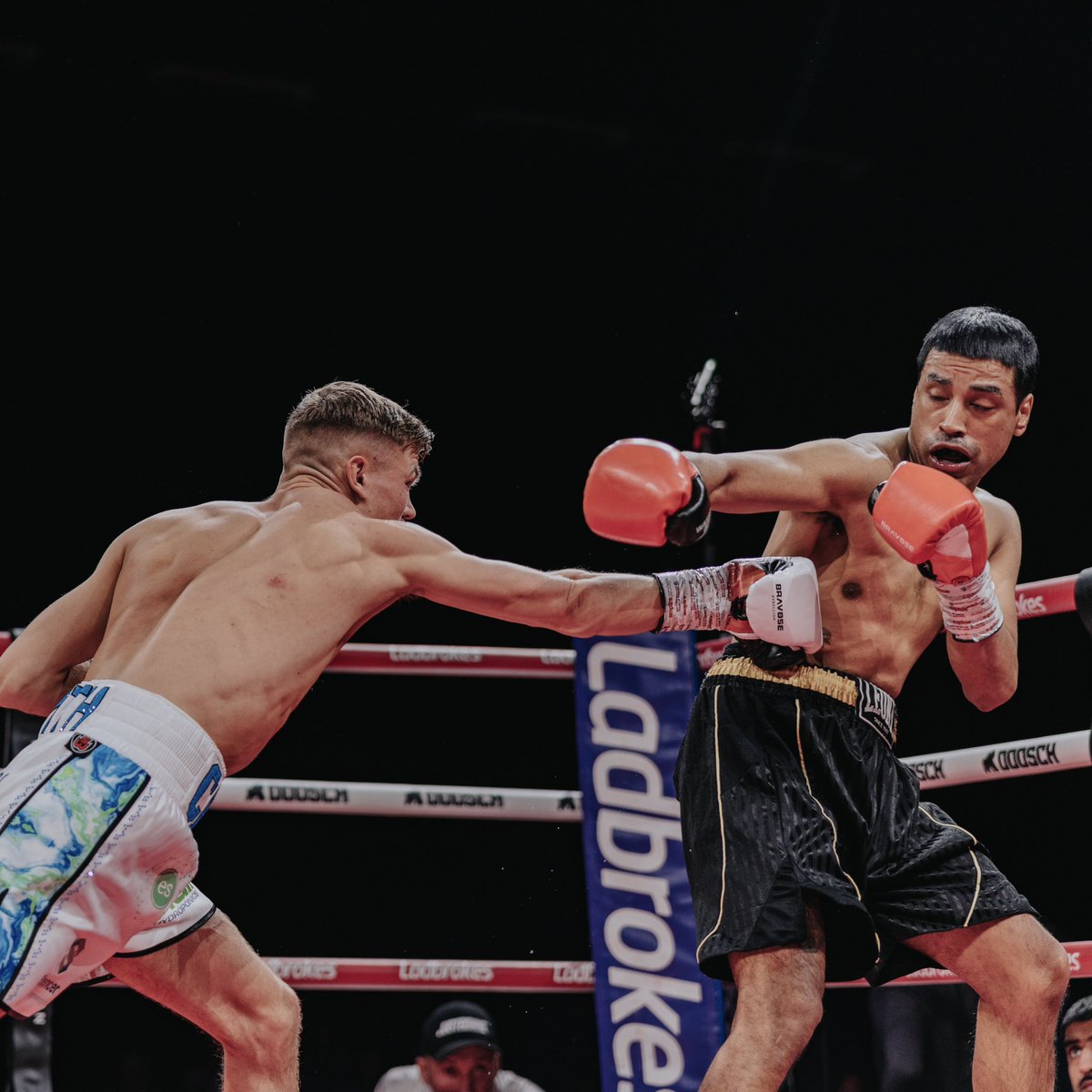 WassermanBoxing's tweet image. 8-0 😤

Codie Smith gets it done in Brighton 🔥

Now live on 5Action 🍿

@Ladbrokes | @SauerlandBros | @Channel5Sport | @InfinitumEnt | #APointToProve