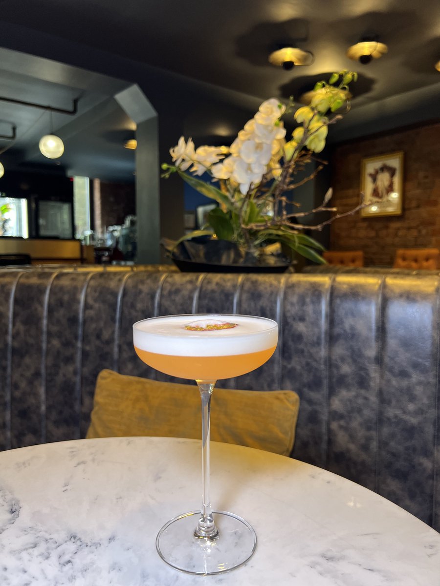 ArtSchoolCellar's tweet image. The Charles Martini 🍸

Absolut Vanilla, Aperol, Agave Syrup, Lemon Juice, Fresh Passionfruit, Foamer, Charles Heidsieck Champagne 🍾 

A classic, reimagined in Art School style.

#liverpoolbars #cocktail #cocktailbar #speakeasy #martini