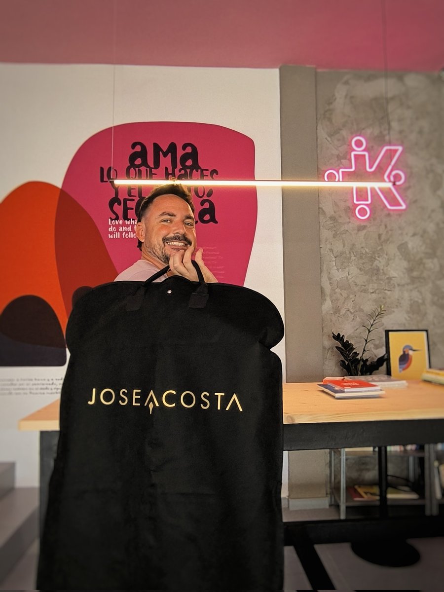 Hoy toca ir de gala. Finalistas en los Premios Canarias del Diseño y vestirse del gran <a href="/JoseAcostaStyle/">José Acosta</a> Un lujazo

<a href="/Kraakvc/">KraakVC OÜ</a>