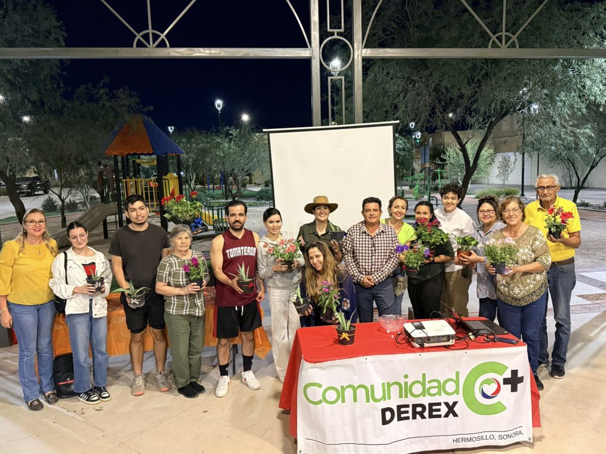 ¡La educación medioambiental puede ser divertida! Nuestra instructora puso dinámicas para que la actividad comunitaria resultara actractiva para los residentes #ComunidadDerexC+ #Praga Hermosillo. 

#Ecología
#TejidoComunitario
#PensandoFueraDeLaCasa