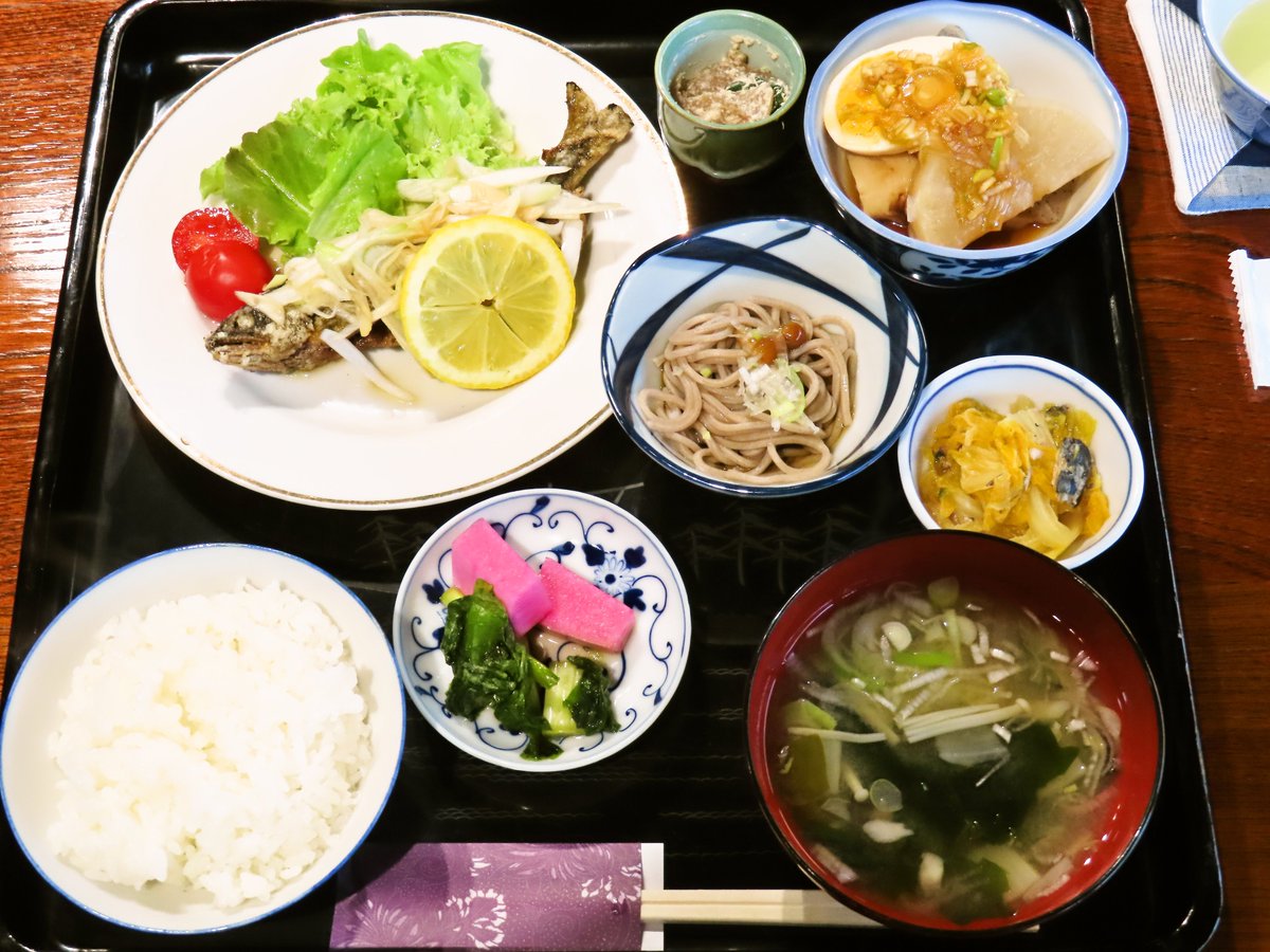 note1109's tweet image. &quot;遠山郷上村&quot;⛰️

祖父母実家を自らリノベーションして9/25から新規オープンさせた🛖

詳しくはブログで👍
↓↓
【古民家食堂 豊坂屋】
 note1109.blog.fc2.com/blog-entry-511… 

#飯田市 #上村 #遠山郷 #古民家 #豊坂屋