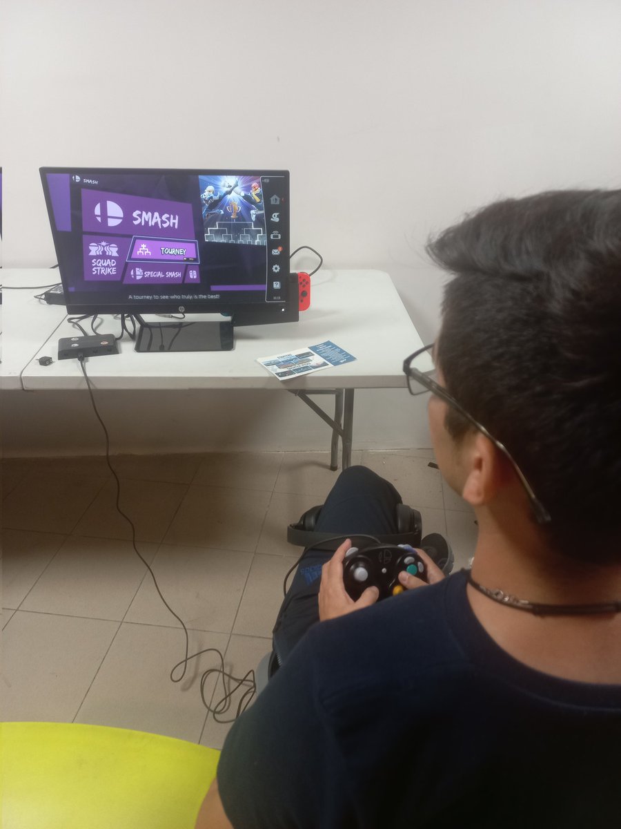 Aparecer de forma totalmente random en un semanal de valpo del día viernes

Toparse al LinkEa