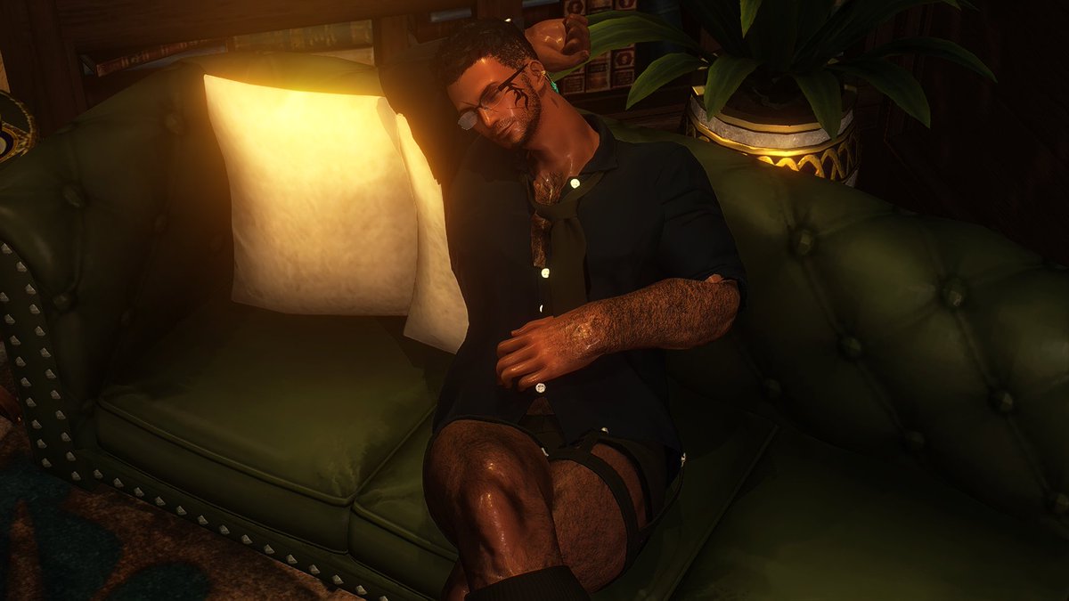 hyusagn's tweet photo. chilling after work o3o https://t.co/xDmE9KPdVV