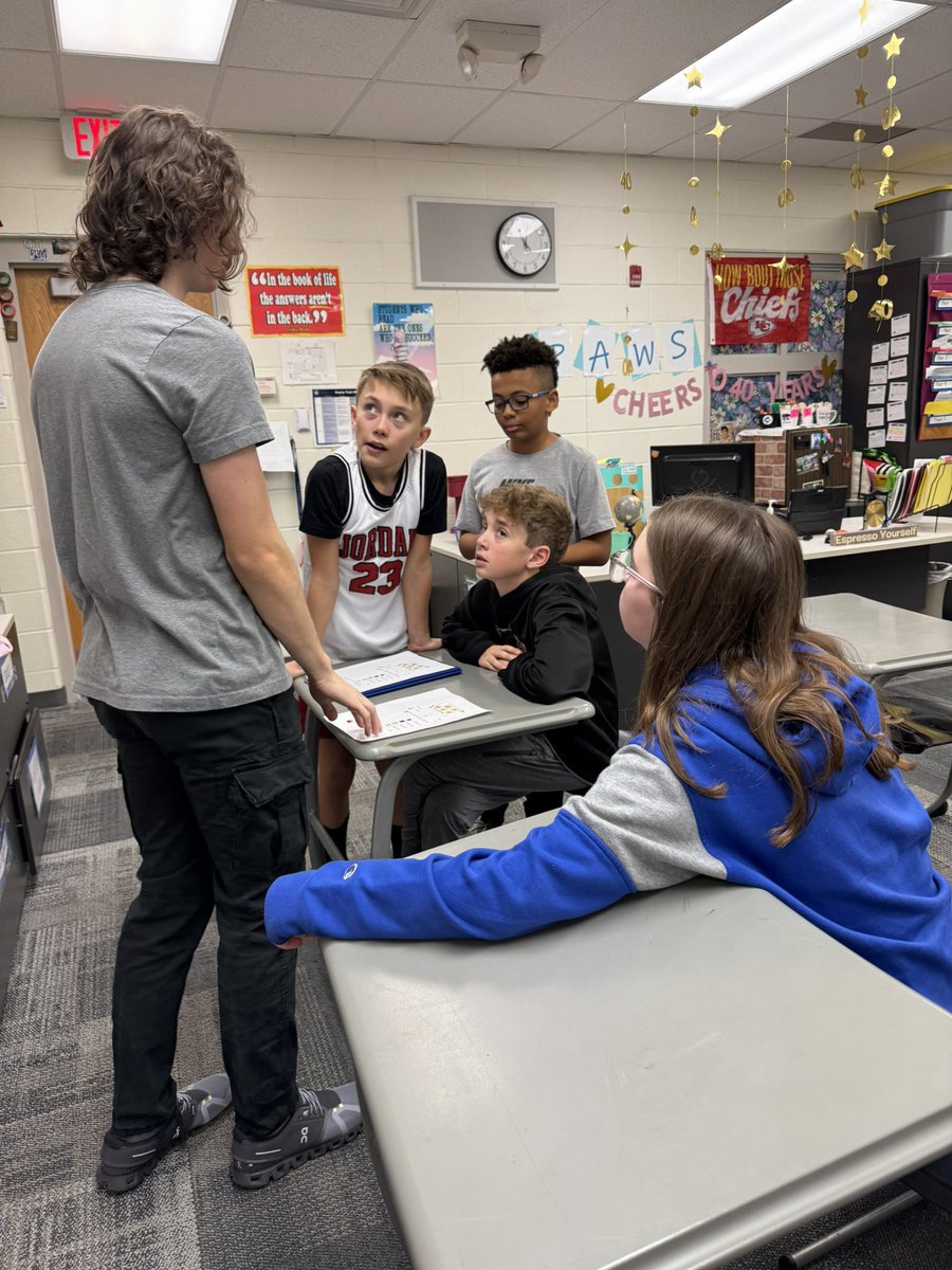 Frau_kimmie's tweet image. Yesterday, my students got to share their knowledge of German 🇩🇪 to students in Mr Carey’s class at @PRT_Huskies. Fun community outreach for the students! Danke, PRT!! @OlatheWl @olatheschools @theravennation