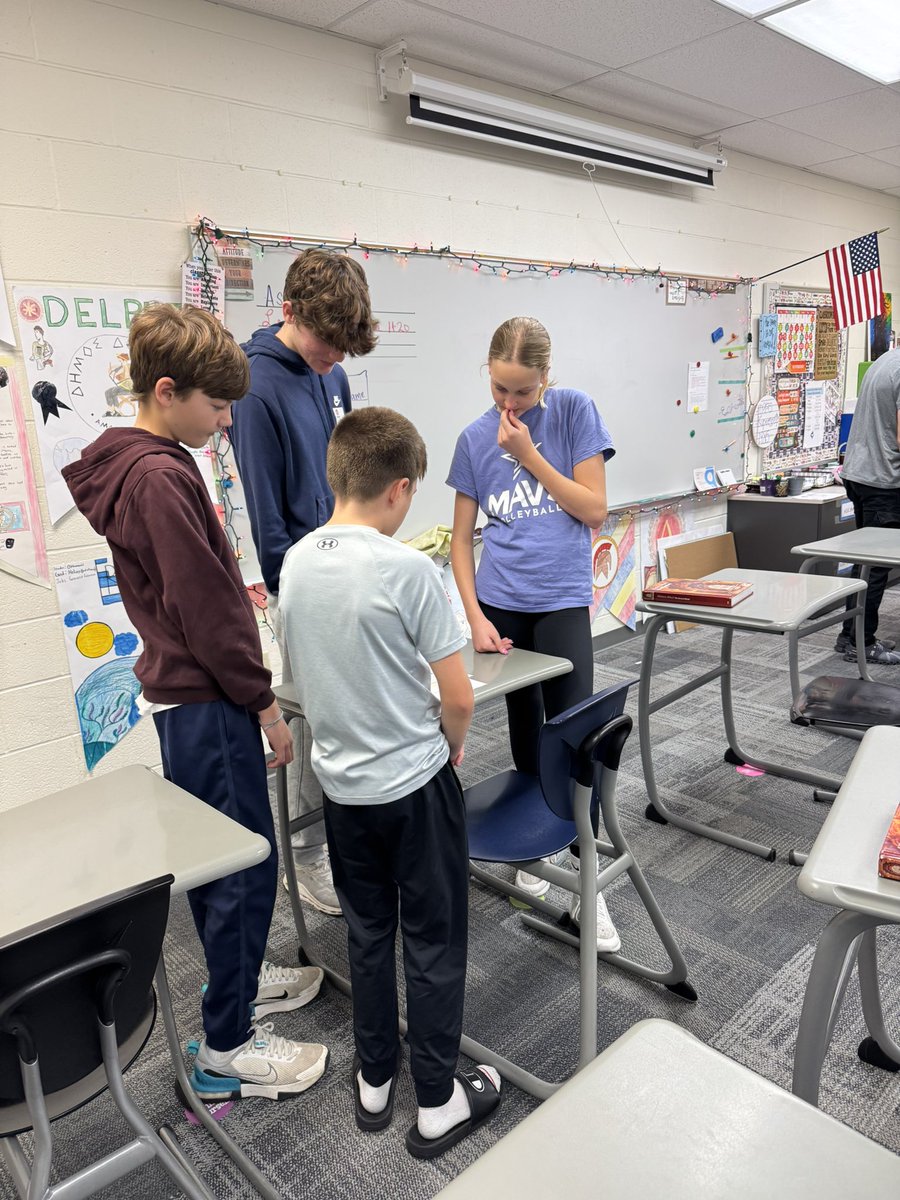 Frau_kimmie's tweet image. Yesterday, my students got to share their knowledge of German 🇩🇪 to students in Mr Carey’s class at @PRT_Huskies. Fun community outreach for the students! Danke, PRT!! @OlatheWl @olatheschools @theravennation