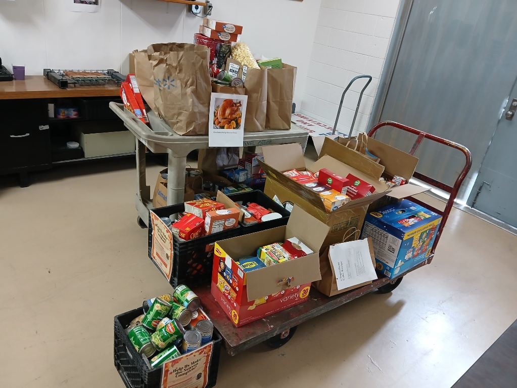 PSLNMState's tweet image. Huge thanks to the PSL, RCED and NMDA teams for the incredible food-drive donations! All items support the Aggie Cupboard and help fight food insecurity on campus. Proud of this community!
#AggieCupboard #PSLExcellence