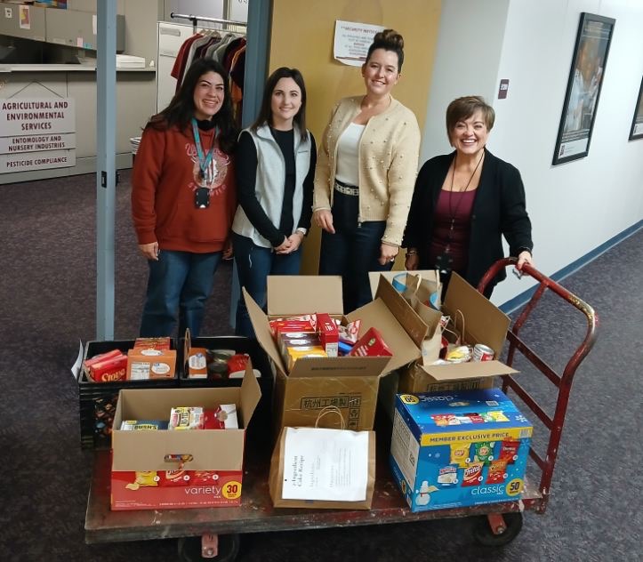 PSLNMState's tweet image. Huge thanks to the PSL, RCED and NMDA teams for the incredible food-drive donations! All items support the Aggie Cupboard and help fight food insecurity on campus. Proud of this community!
#AggieCupboard #PSLExcellence