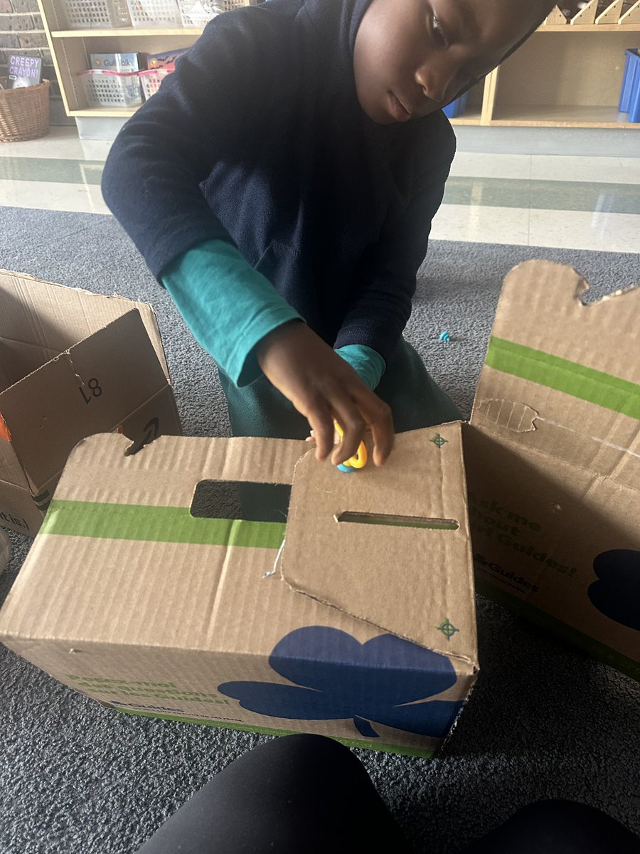 MrsLucas_OCT's tweet photo. Brought out @Makedo today! Let’s explore. #ocsbSTEM https://t.co/goKzs8fYCr